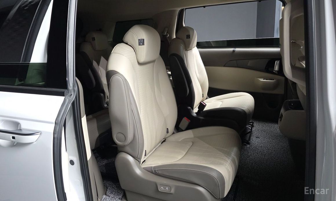 2023 Kia Carnival IV Рестайлинг Gasoline 9-Seater Signature с пробегом 24 018 км