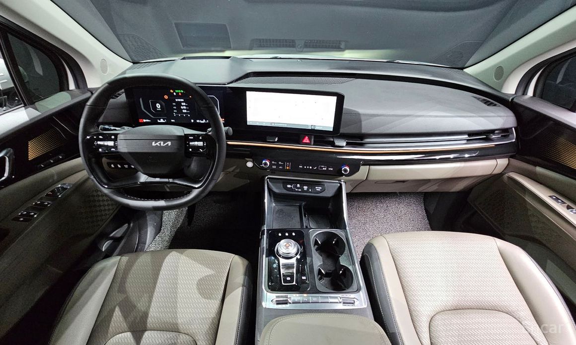 2025 Kia Carnival IV Рестайлинг Gasoline 9-Seater Signature с пробегом 8 622 км