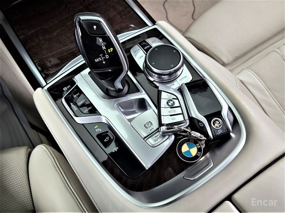2016 BMW 7 серии VI (G11/G12) Рестайлинг 750Li xDrive Premium с пробегом 123 900 км