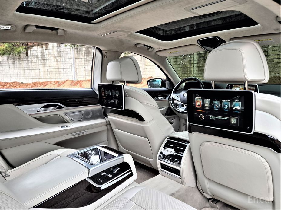 2016 BMW 7 серии VI (G11/G12) Рестайлинг 750Li xDrive Premium с пробегом 123 900 км