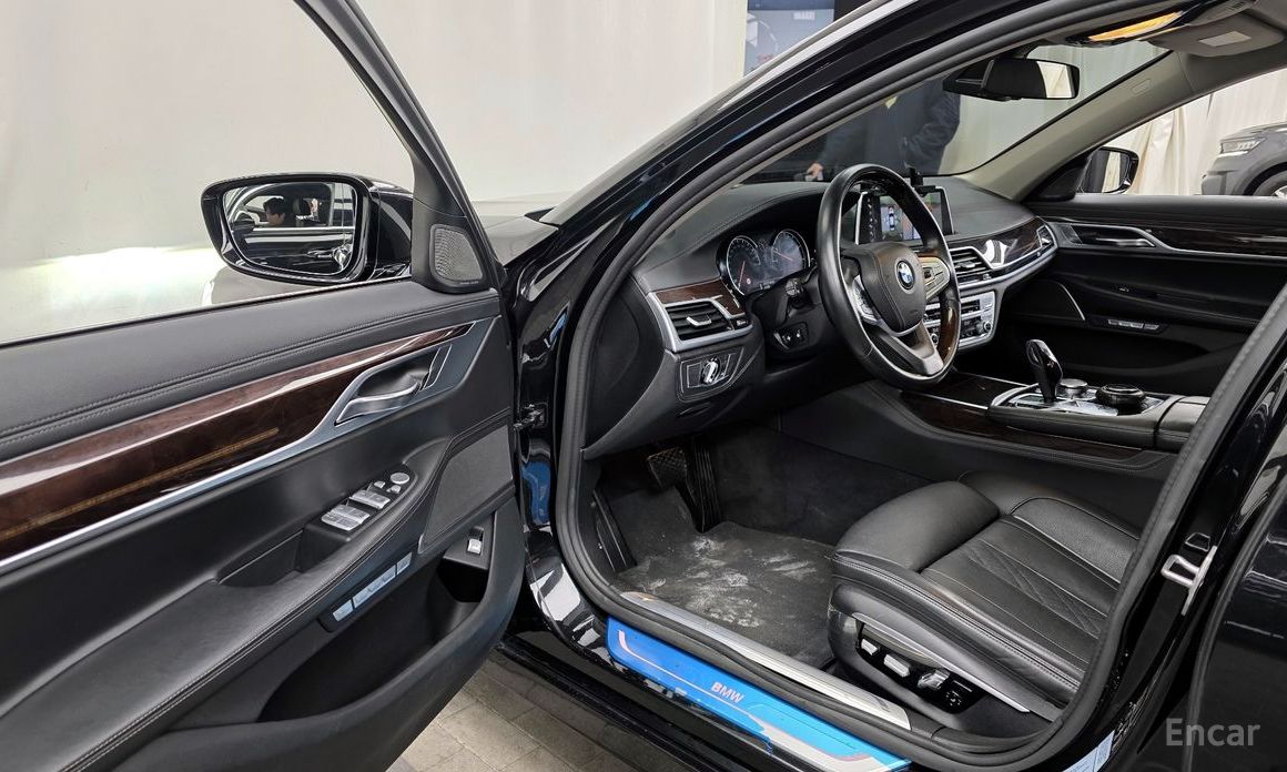 2016 BMW 7 серии VI (G11/G12) Рестайлинг 740Li xDrive с пробегом 147 111 км