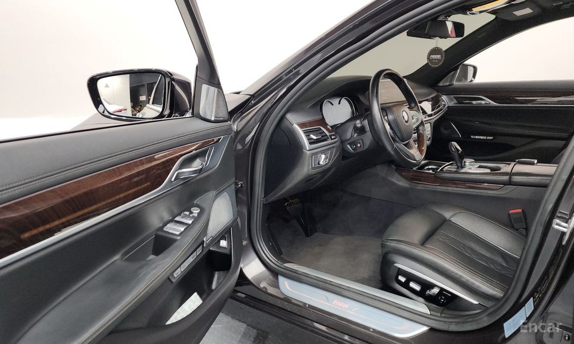 2016 BMW 7 серии VI (G11/G12) Рестайлинг 750Li xDrive с пробегом 106 410 км