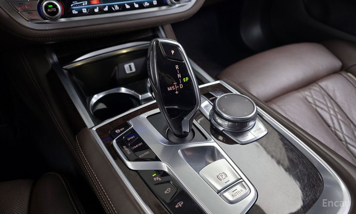 2016 BMW 7 серии VI (G11/G12) Рестайлинг 750Li xDrive Premium с пробегом 129 453 км