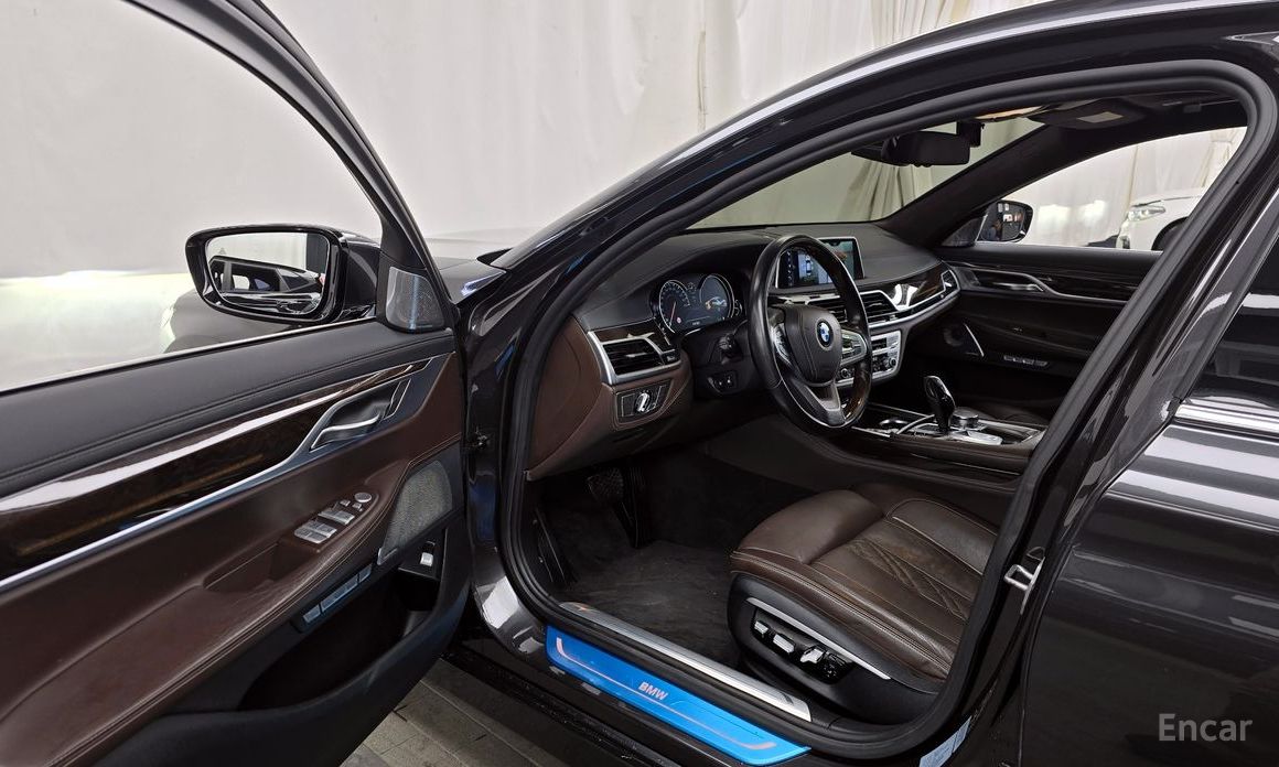 2016 BMW 7 серии VI (G11/G12) Рестайлинг 750Li xDrive Premium с пробегом 129 453 км