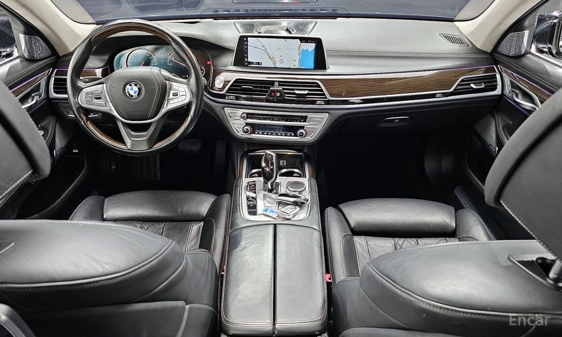 2015 BMW 7 серии VI (G11/G12) Рестайлинг 750Li xDrive Prestige с пробегом 109 234 км