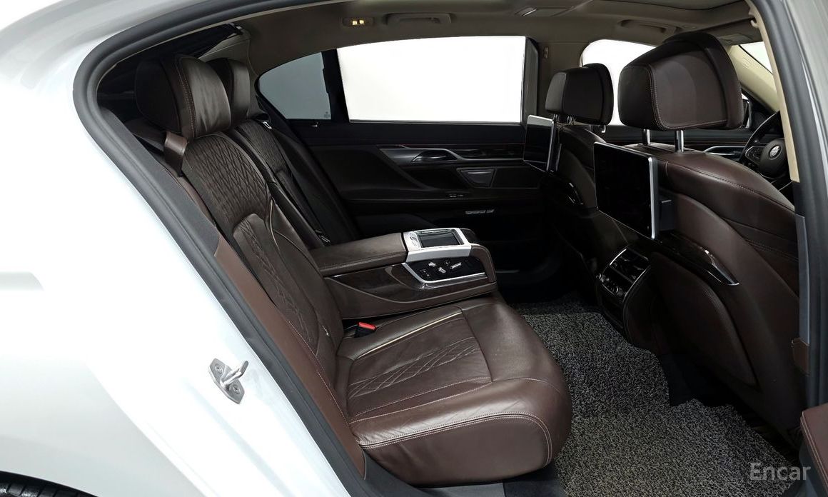 2016 BMW 7 серии VI (G11/G12) Рестайлинг 740Li xDrive с пробегом 145 384 км
