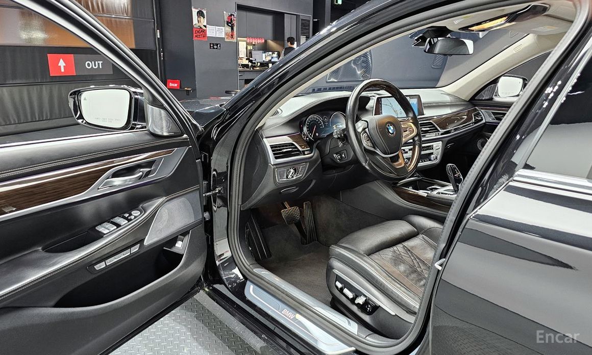 2015 BMW 7 серии VI (G11/G12) Рестайлинг 750Li xDrive Prestige с пробегом 109 234 км