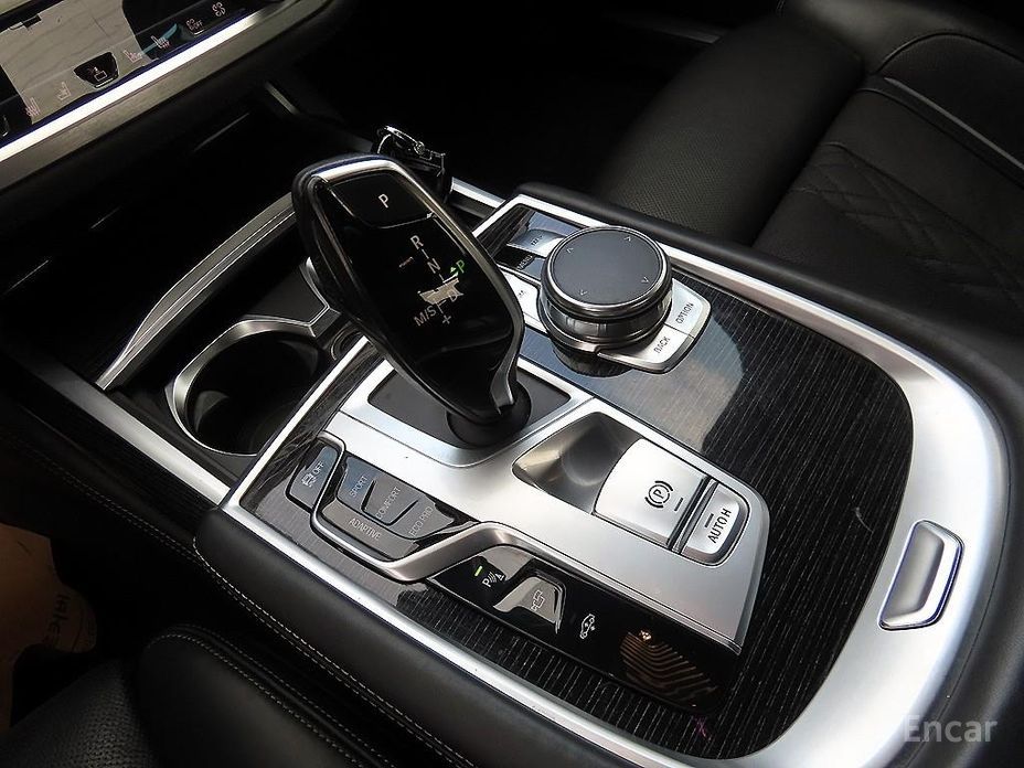 2017 BMW 7 серии VI (G11/G12) Рестайлинг 740d xDrive M Sport с пробегом 121 177 км