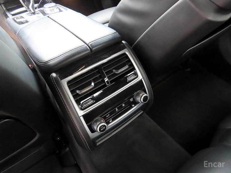 2017 BMW 7 серии VI (G11/G12) Рестайлинг 740d xDrive M Sport с пробегом 121 177 км