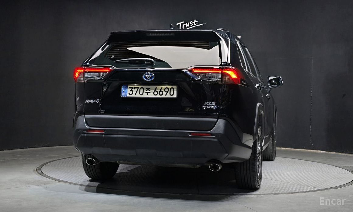 2023 Toyota RAV4 V (XA50) 2.5 2WD Hybrid XLE с пробегом 31 351 км