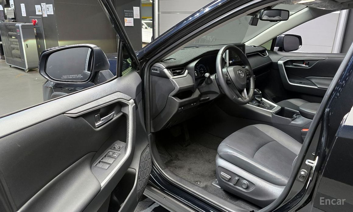 2023 Toyota RAV4 V (XA50) 2.5 2WD Hybrid XLE с пробегом 31 351 км