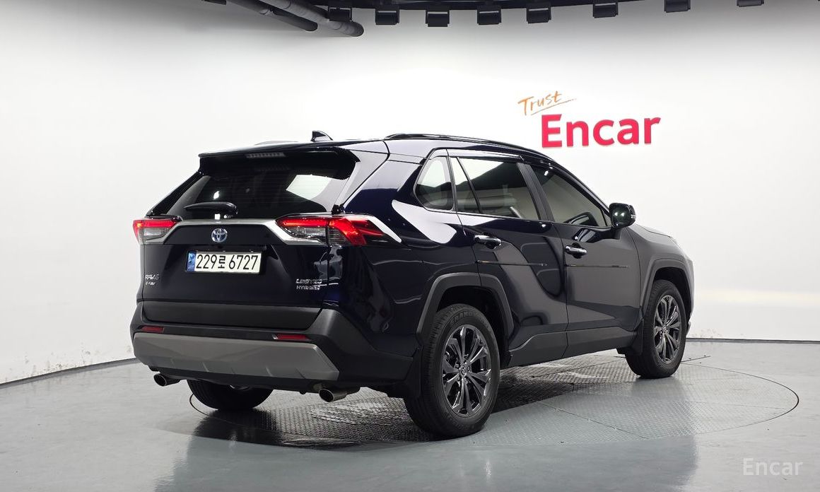 2023 Toyota RAV4 V (XA50) 2,5 4WD Hybrid LTD с пробегом 43 149 км