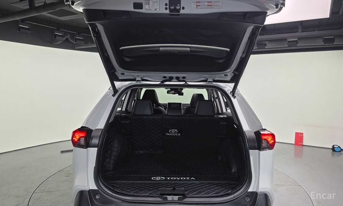 2023 Toyota RAV4 V (XA50) 2,5 4WD Hybrid LTD с пробегом 89 915 км