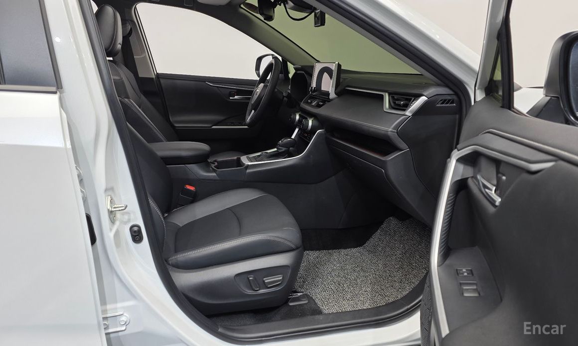 2023 Toyota RAV4 V (XA50) 2,5 4WD Hybrid LTD с пробегом 17 500 км