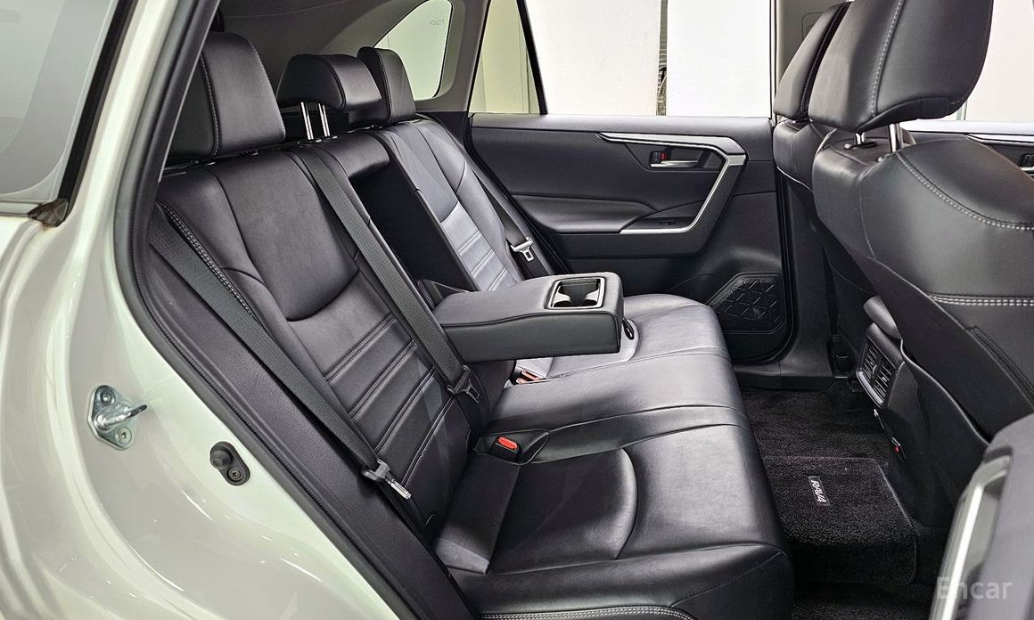 2019 Toyota RAV4 V (XA50) 2.5 2WD с пробегом 84 768 км