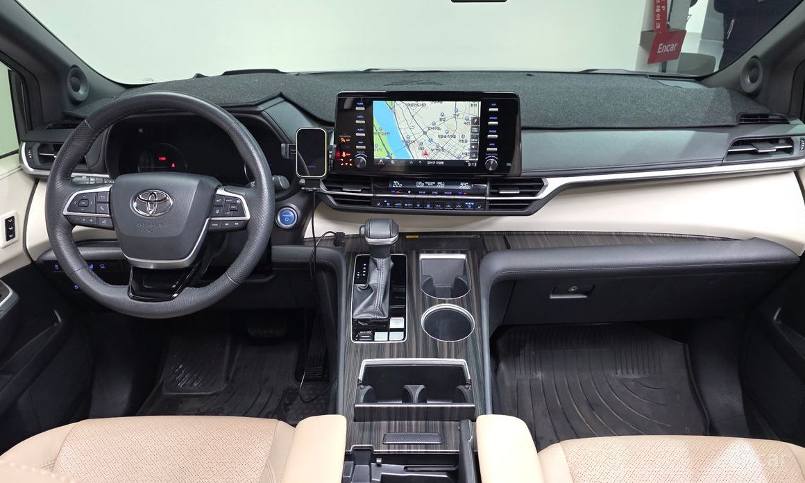 2021 Toyota Sienna IV 2.5 Hybrid 2WD с пробегом 67 389 км