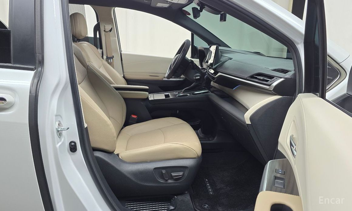 2023 Toyota Sienna IV 2.5 Hybrid 2WD с пробегом 12 363 км