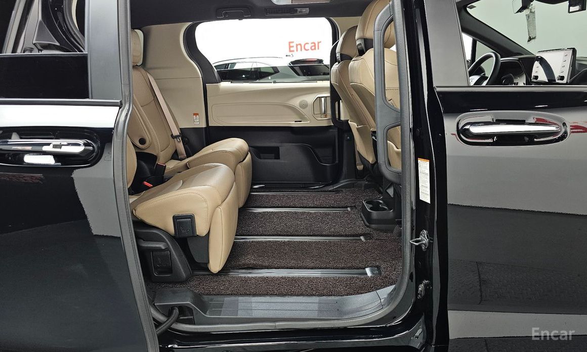 2023 Toyota Sienna IV 2.5 Hybrid 2WD с пробегом 28 552 км