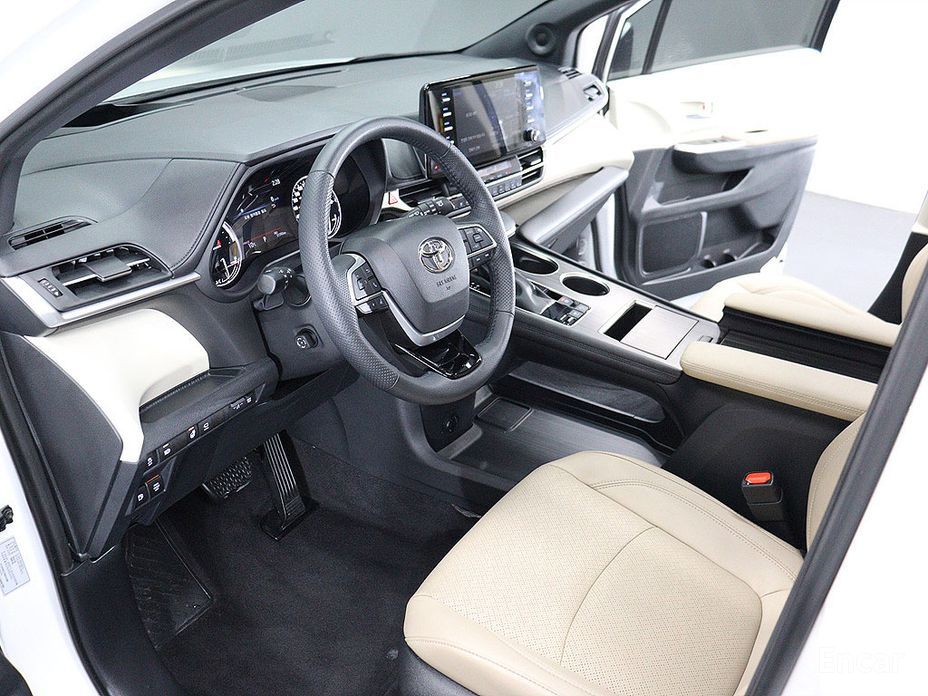2022 Toyota Sienna IV 2.5 Hybrid 2WD с пробегом 31 390 км