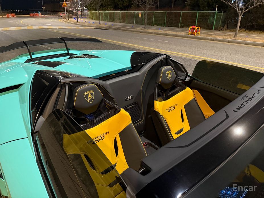 2023 Lamborghini Huracán I Рестайлинг LP640-4 EVO Spyder с пробегом 9 300 км