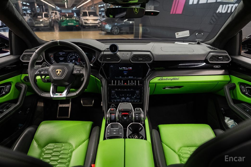 2022 Lamborghini Urus I Рестайлинг 4.0 V8 с пробегом 9 500 км