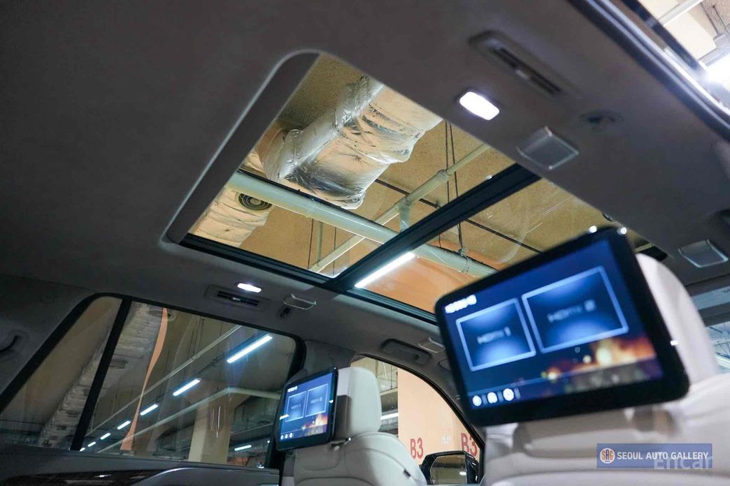2023 Cadillac Escalade V 6.2 Sports Platinum с пробегом 13 000 км