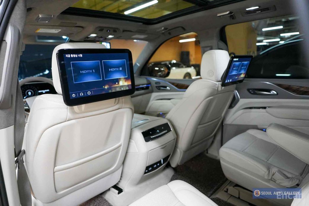 2023 Cadillac Escalade V 6.2 Sports Platinum с пробегом 13 000 км