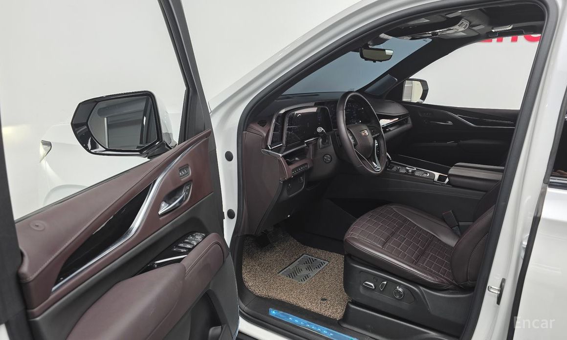 2023 Cadillac Escalade V 6.2 ESV ESV Sports Platinum с пробегом 11 775 км