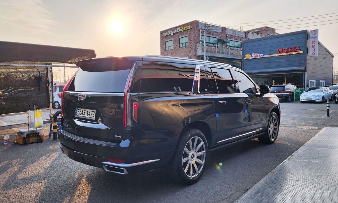 2022 Cadillac Escalade V 6.2 ESV ESV Premium Luxury Platinum с пробегом 62 878 км