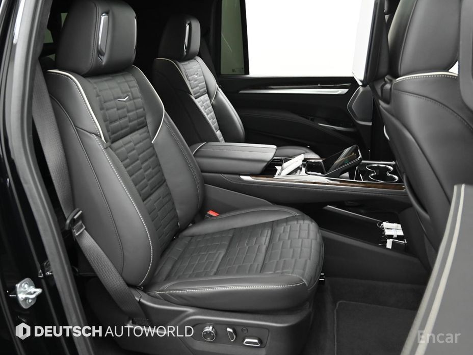 2025 Cadillac Escalade V 6.2 ESV ESV Sports Platinum с пробегом 3 935 км