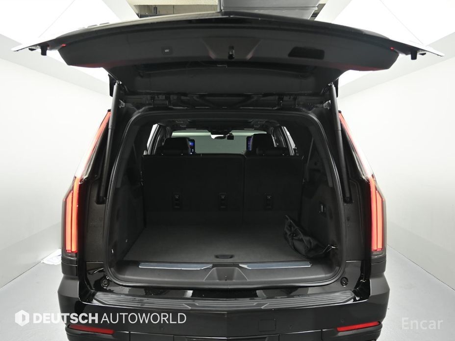 2025 Cadillac Escalade V 6.2 ESV ESV Sports Platinum с пробегом 3 935 км