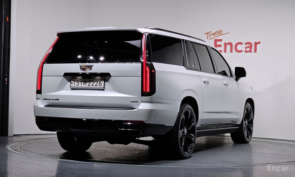 2025 Cadillac Escalade V 6.2 ESV ESV Sports Platinum с пробегом 5 888 км