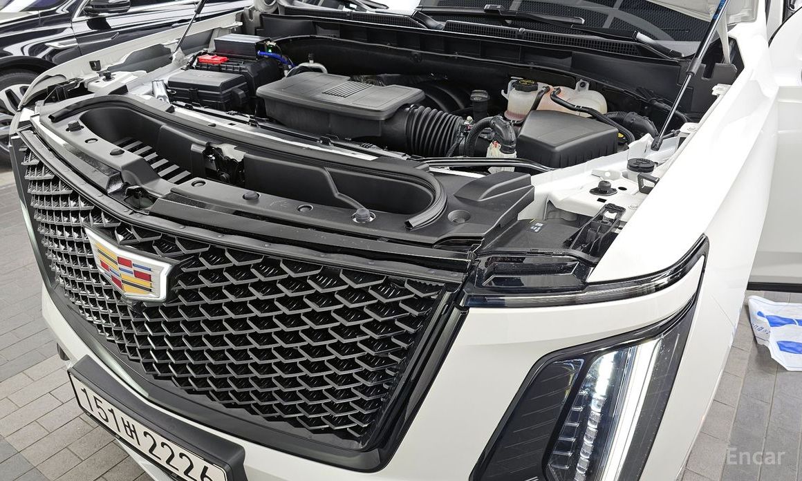 2025 Cadillac Escalade V 6.2 ESV ESV Sports Platinum с пробегом 5 888 км