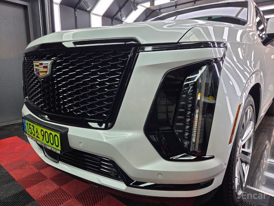 2025 Cadillac Escalade V 6.2 ESV ESV Sports Platinum с пробегом 1 550 км