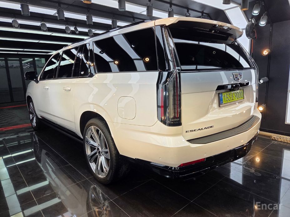 2025 Cadillac Escalade V 6.2 ESV ESV Sports Platinum с пробегом 1 550 км