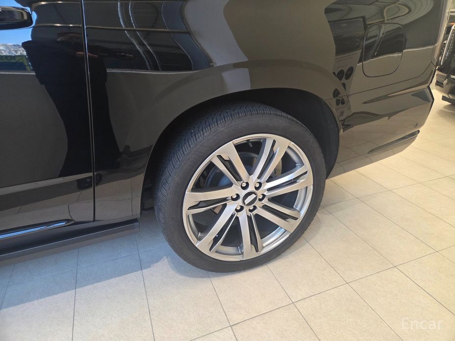 2025 Cadillac Escalade V 6.2 ESV ESV Sports Platinum с пробегом 9 244 км