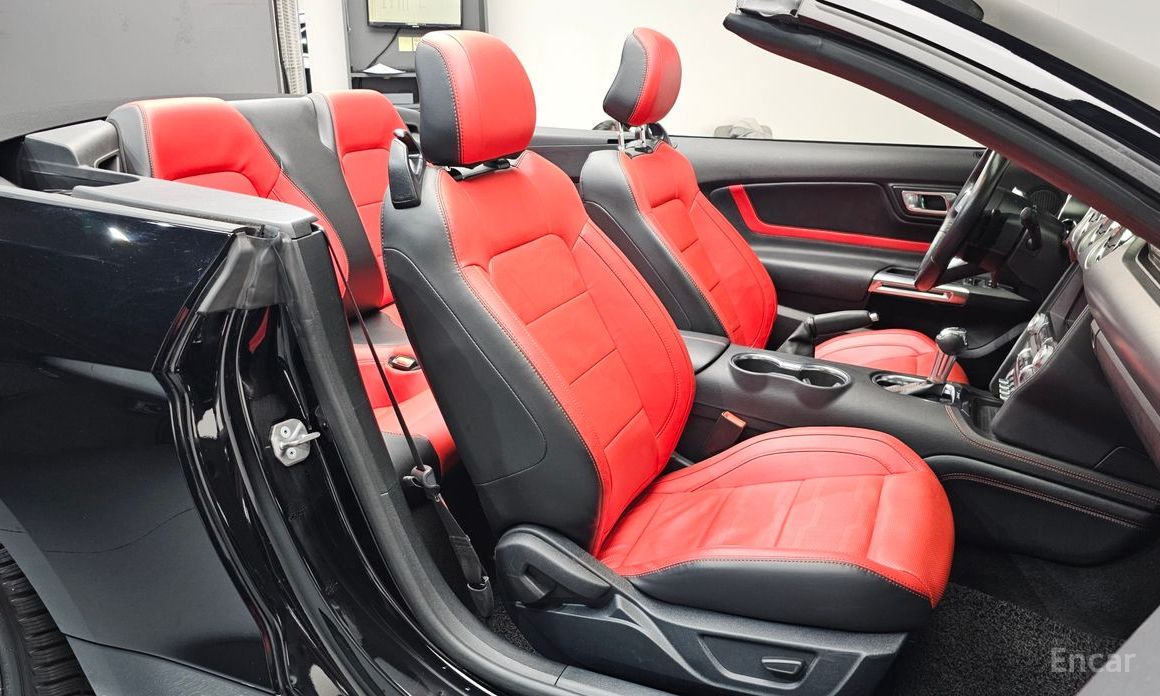 2023 Ford Mustang VI Рестайлинг Convertible с пробегом 32 174 км