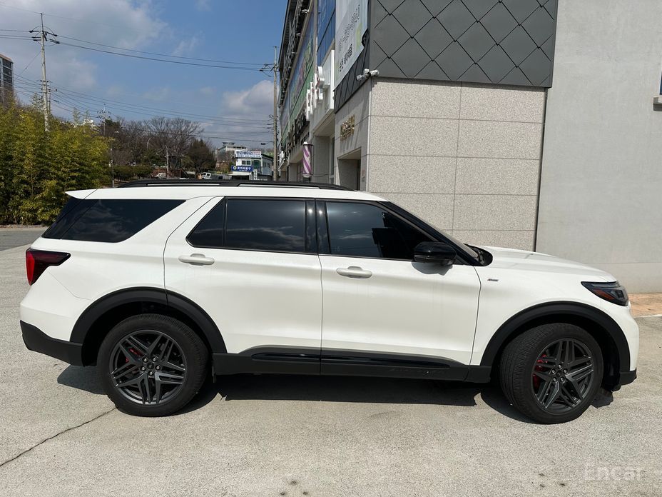 2024 Ford Explorer VI Рестайлинг 2.3 ST-Line 4WD с пробегом 18 000 км
