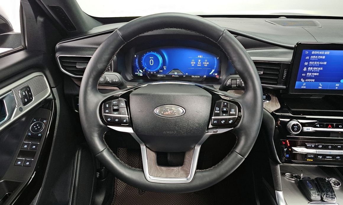 2023 Ford Explorer VI Рестайлинг 3.0 Platinum 4WD с пробегом 20 200 км