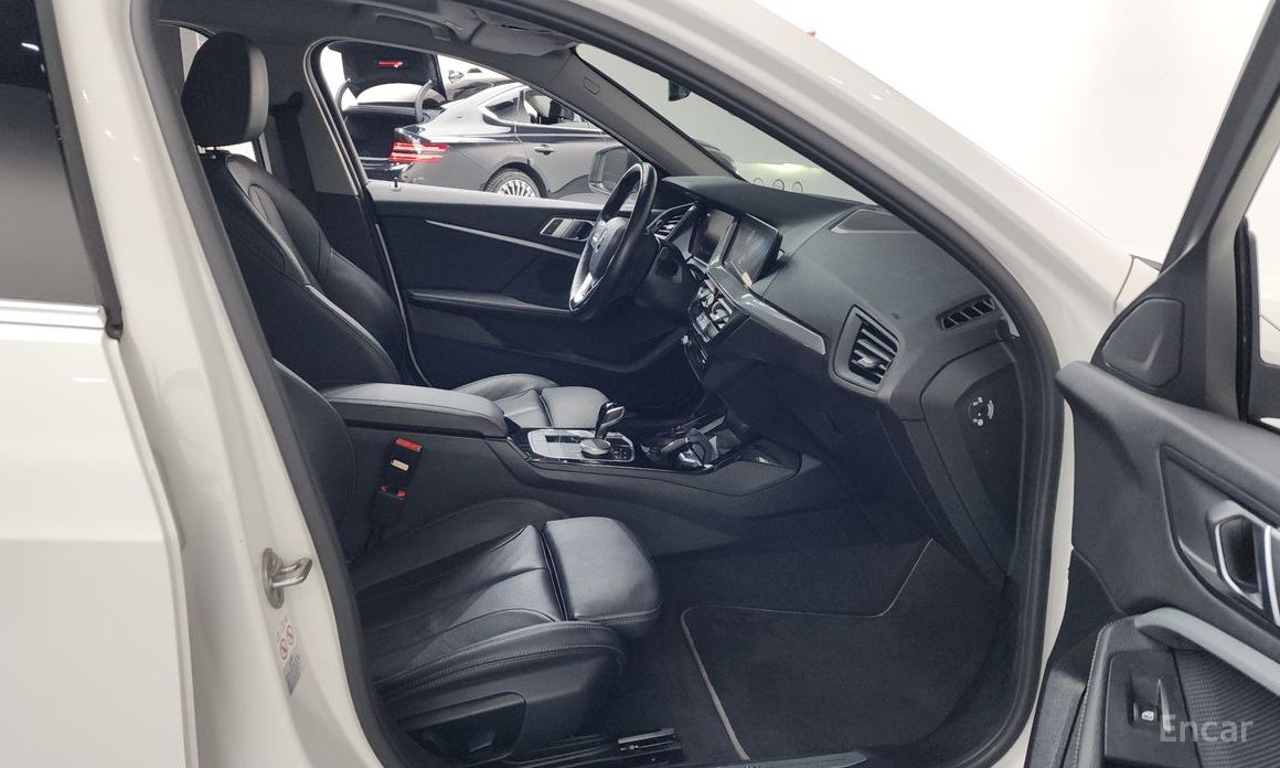 2022 BMW 1 серии III (F40) 120i Sports с пробегом 58 175 км