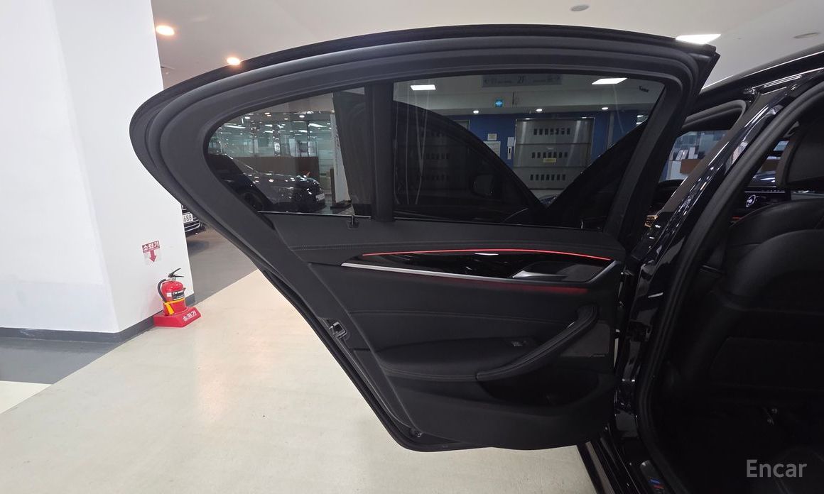 2021 BMW 5 серии VII (G30/G31) 530e M Sport с пробегом 93 247 км
