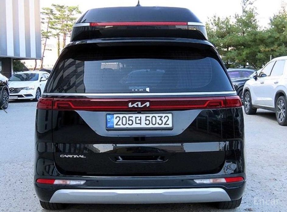 2022 Kia Carnival IV 9-Seater Signature с пробегом 83 795 км