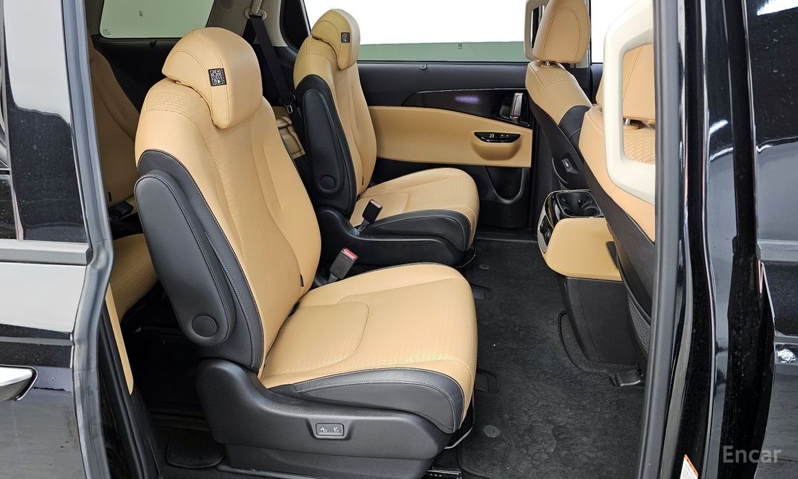 2022 Kia Carnival IV 9-Seater Signature с пробегом 65 231 км