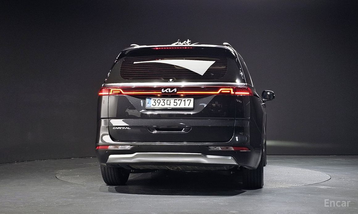 2023 Kia Carnival IV 9-Seater Signature с пробегом 61 625 км