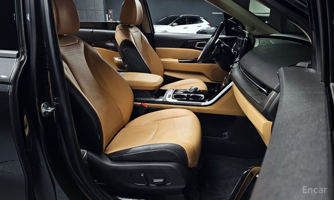 2023 Kia Carnival IV 9-Seater Signature с пробегом 61 625 км