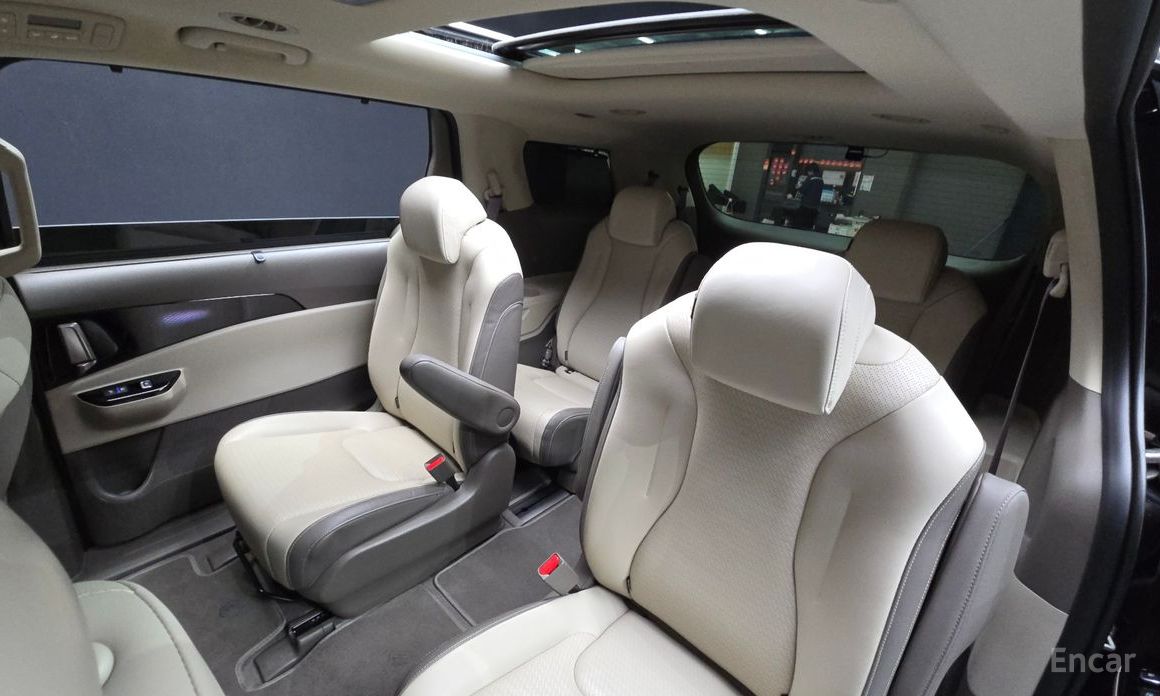 2023 Kia Carnival IV 9-Seater Signature с пробегом 40 292 км