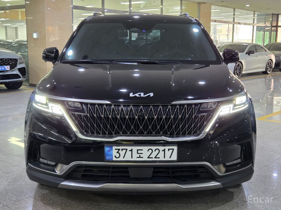 2023 Kia Carnival IV 9-Seater Signature с пробегом 84 120 км
