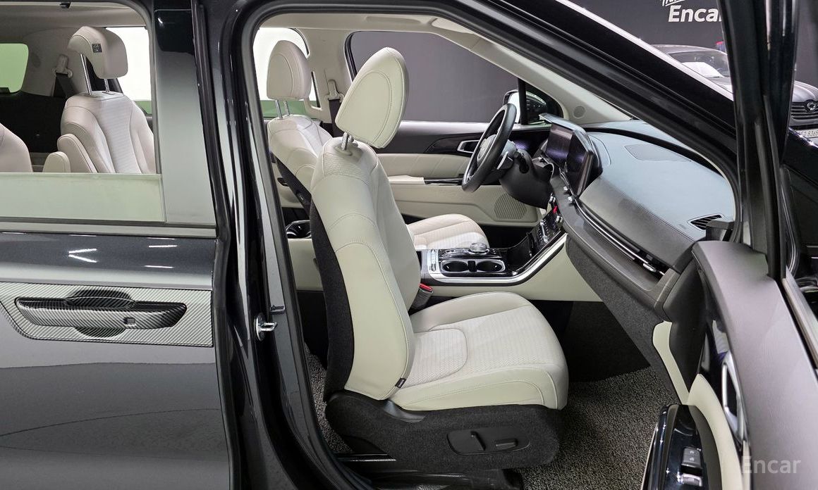 2023 Kia Carnival IV 9-Seater Signature с пробегом 20 567 км