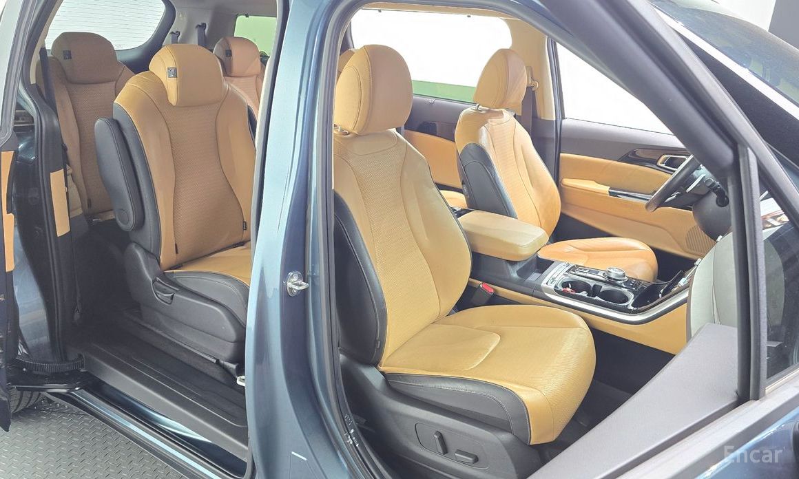 2023 Kia Carnival IV 9-Seater Signature с пробегом 120 535 км