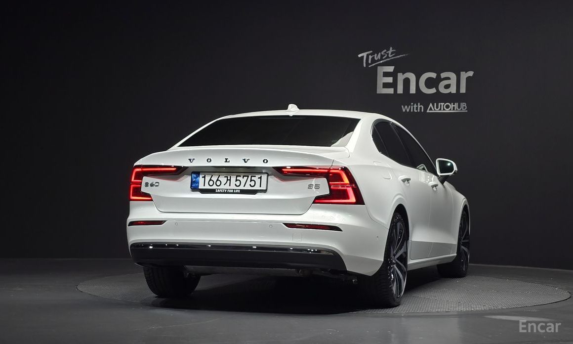 2023 Volvo S60 III B5 Ultimate Bright с пробегом 23 612 км